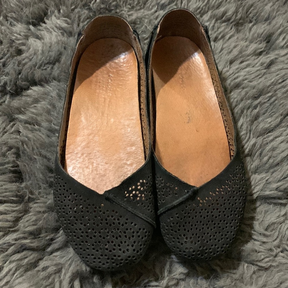 Olukai flats. Reposhing. Super cute shoe just a little big for me.